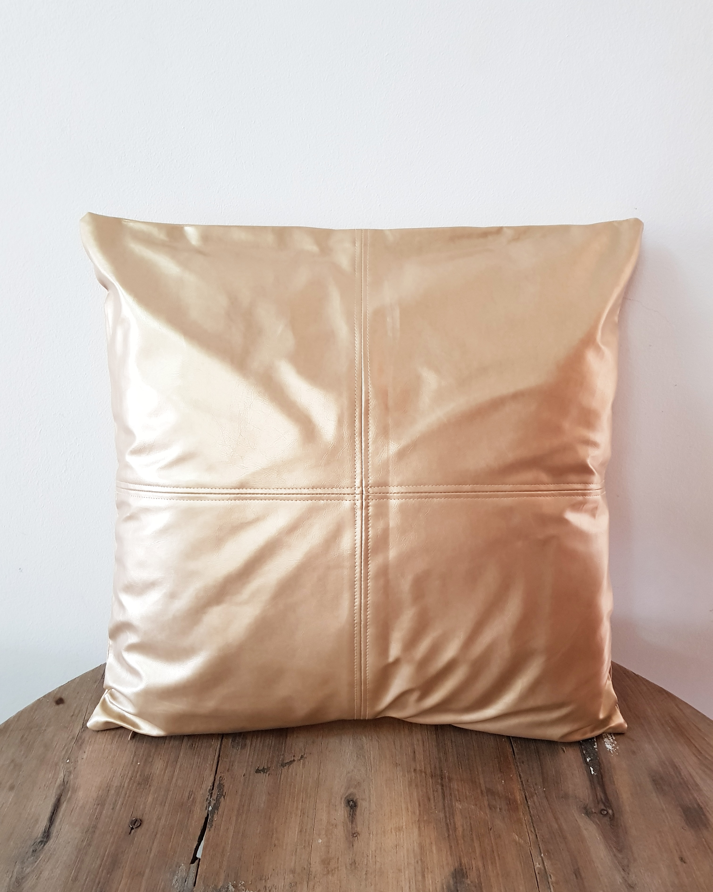 Leaher - Gold scatter pillow